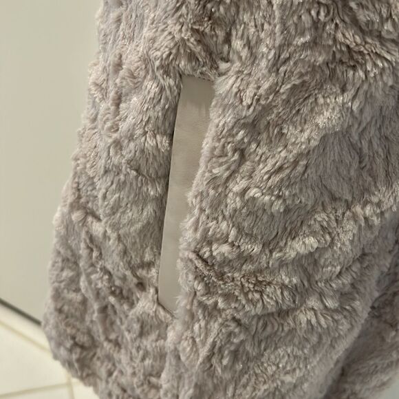 Marc New York Faux Fur Vest - Picture 4 of 12